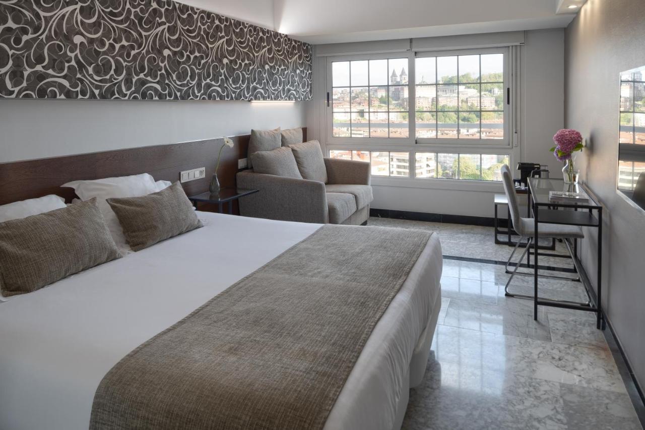 Hotel Avenida Сан Себастиан Екстериор снимка