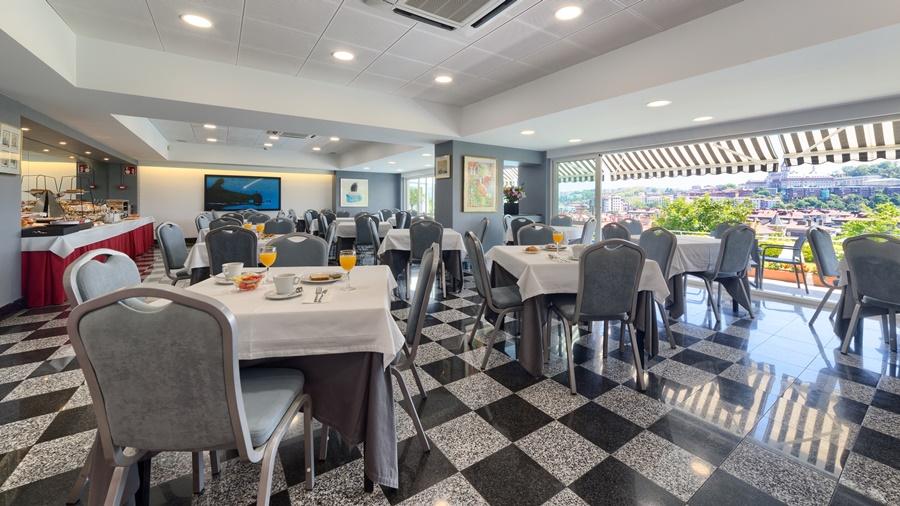 Hotel Avenida Сан Себастиан Екстериор снимка
