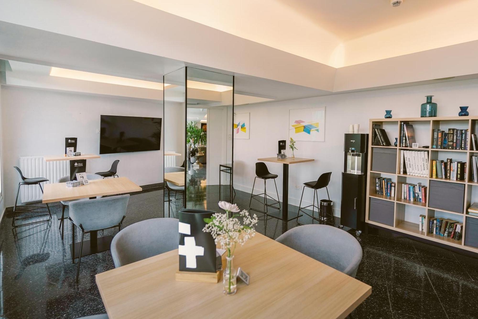 Hotel Avenida Сан Себастиан Екстериор снимка