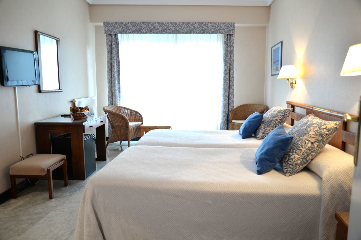 Hotel Avenida Сан Себастиан Екстериор снимка