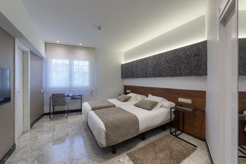 Hotel Avenida Сан Себастиан Екстериор снимка