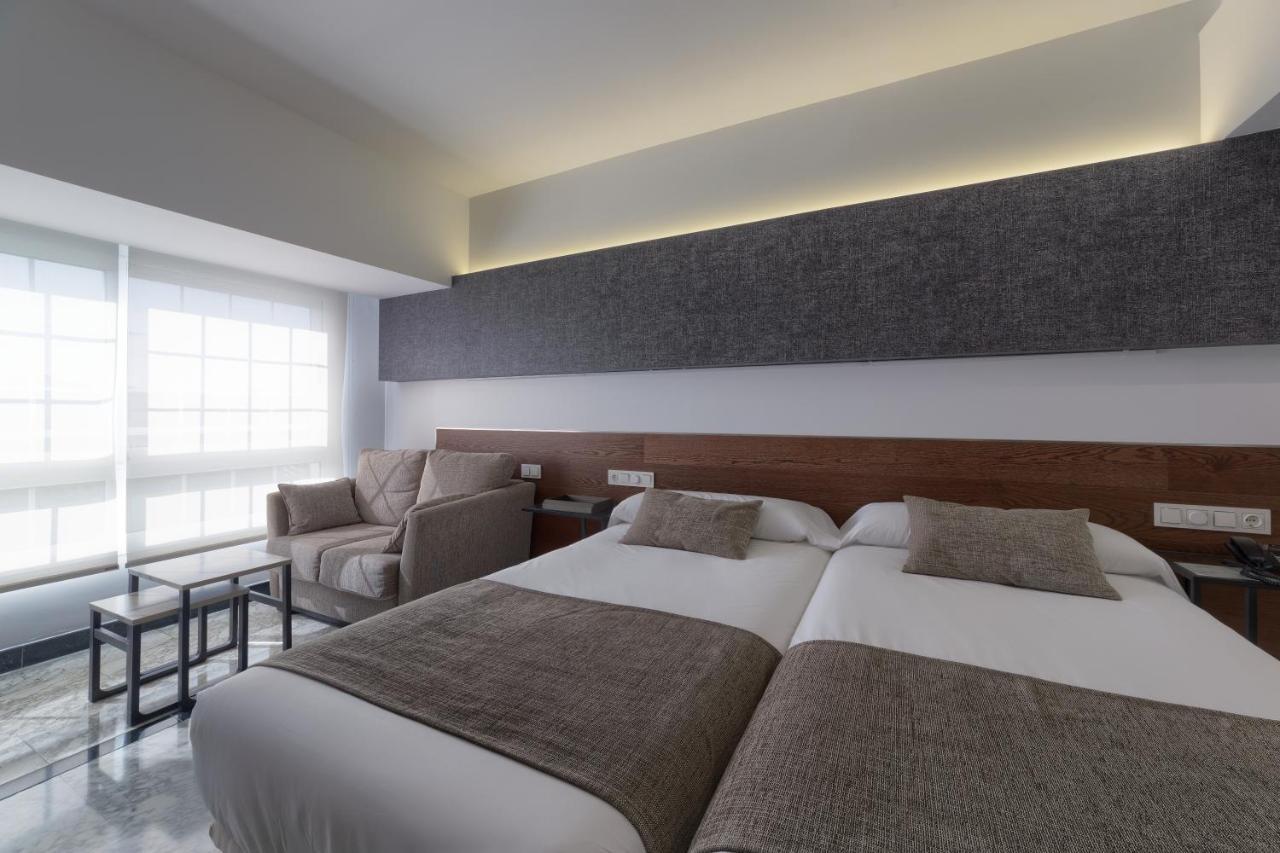 Hotel Avenida Сан Себастиан Екстериор снимка