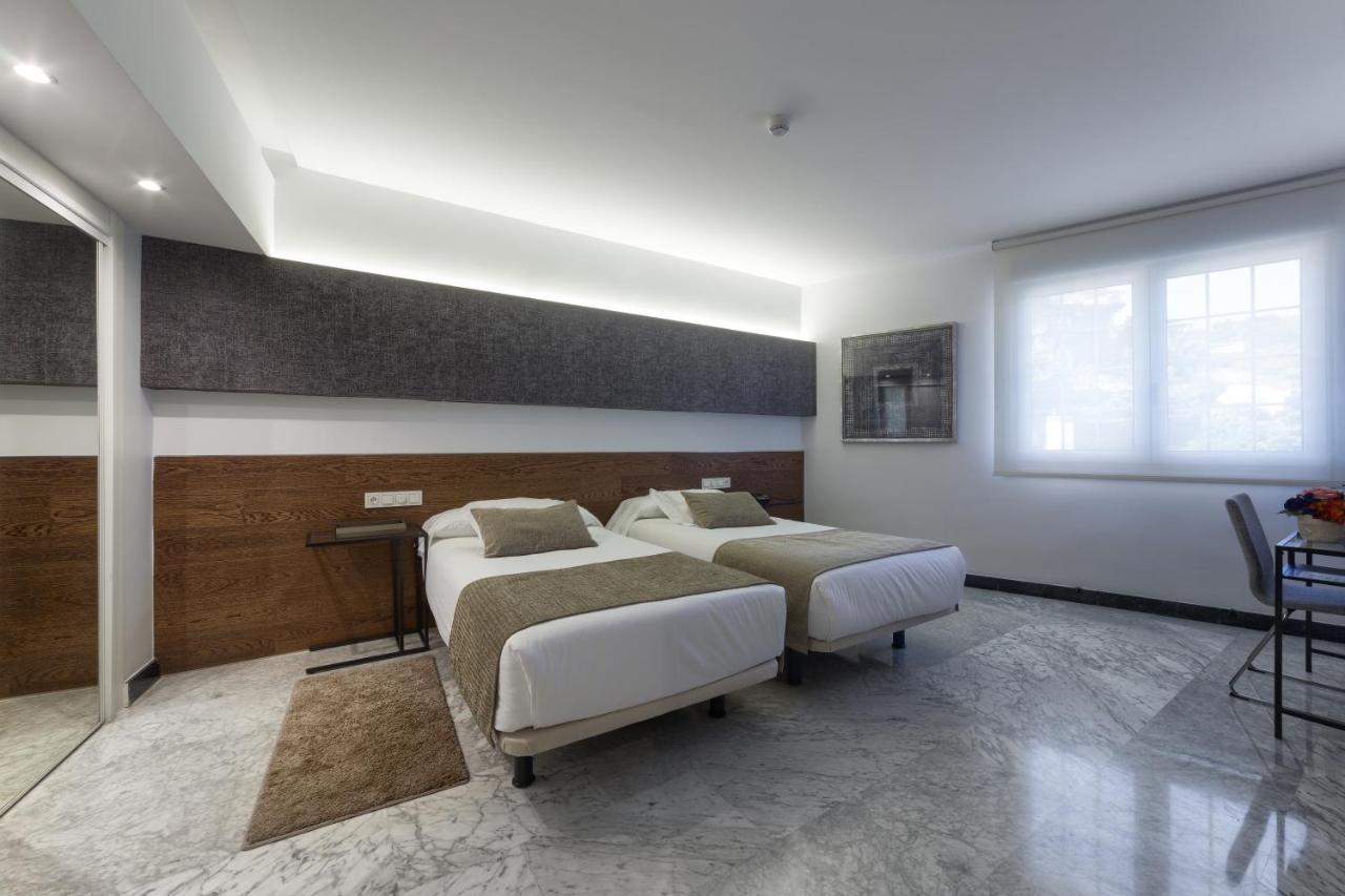 Hotel Avenida Сан Себастиан Екстериор снимка