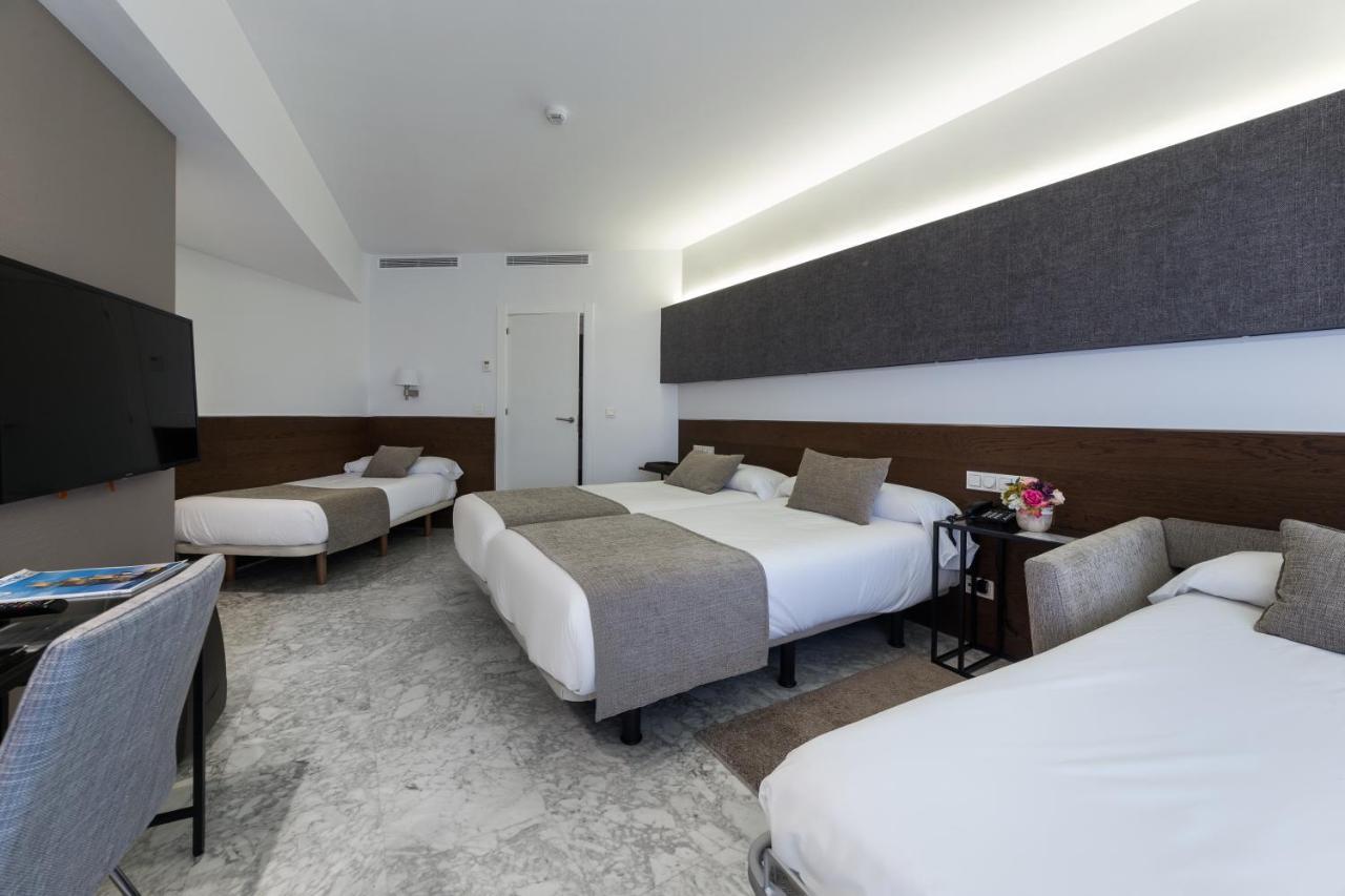 Hotel Avenida Сан Себастиан Екстериор снимка